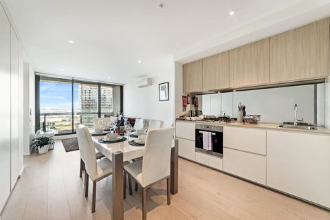 Best Views On Collins - Accommodation Gold Coast 8