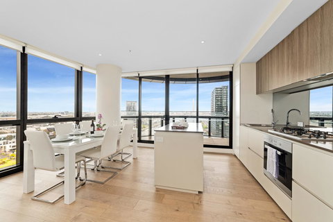 Best Views On Collins - Accommodation Gold Coast 27