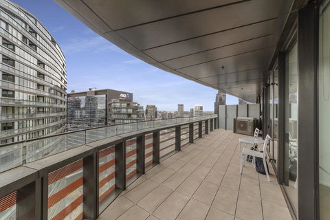 Best Views On Collins - Accommodation Gold Coast 20