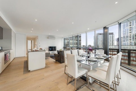 Best Views On Collins - Accommodation Gold Coast 2