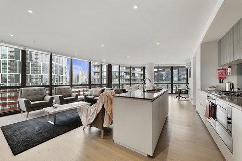 Best Views On Collins - Accommodation Gold Coast 18