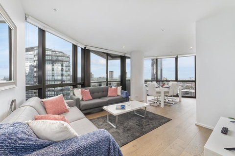 Best Views On Collins - Accommodation Gold Coast 4