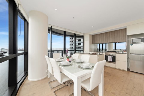 Best Views On Collins - Accommodation Gold Coast 7