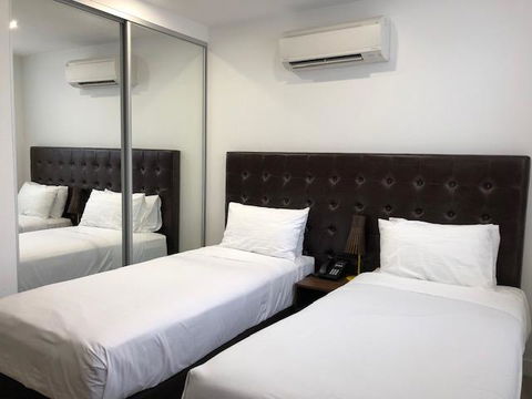 Whitehorse Apartments Hotel - Gold Coast 4U 4