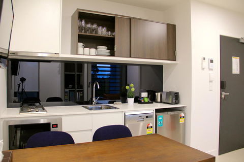 Whitehorse Apartments Hotel - Gold Coast 4U 16