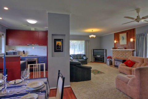 Jacaranda House - Accommodation Gold Coast 2
