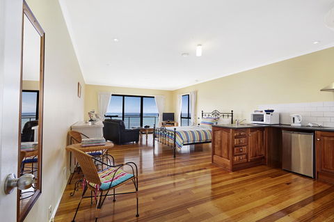 Clifftop Apartments Portland Vic - Accommodation Gold Coast 2