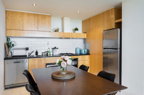 La Maison - Great View, Free Parking, Pool, Gym, Perfectly Located 2BR Apartment - Accommodation Gold Coast 12