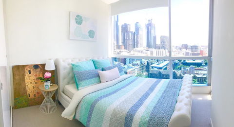 La Maison - Great View, Free Parking, Pool, Gym, Perfectly Located 2BR Apartment - Accommodation Gold Coast 3