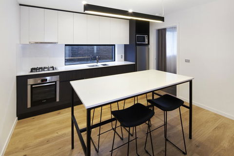 Lakes Edge Apartments - Gold Coast 4U 6