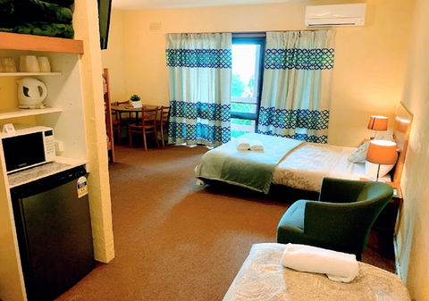 Mountain Creek Motel Bar & Restaurant - Gold Coast 4U 7