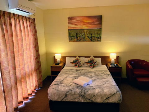 Mountain Creek Motel Bar & Restaurant - Gold Coast 4U 1