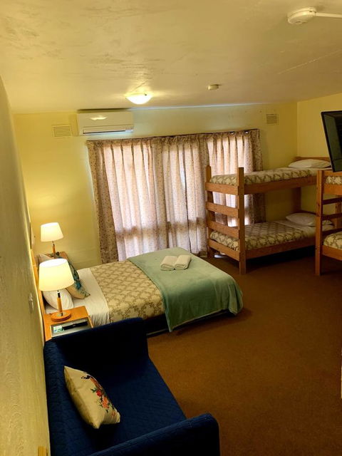 Mountain Creek Motel Bar & Restaurant - Gold Coast 4U 44