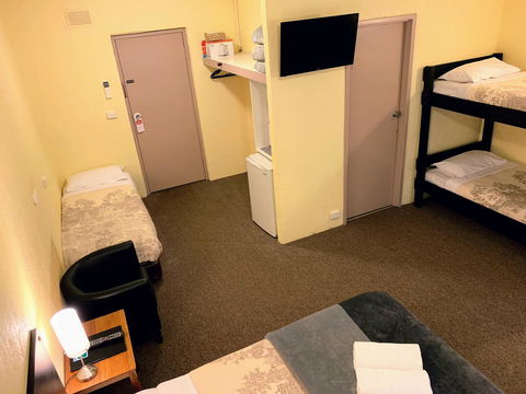 Mountain Creek Motel Bar & Restaurant - Gold Coast 4U 37