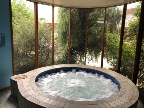 Mountain Creek Motel Bar & Restaurant - Gold Coast 4U 42