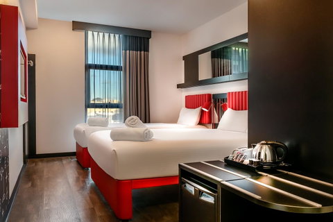 Essence Hotel Carlton - Accommodation Gold Coast 8