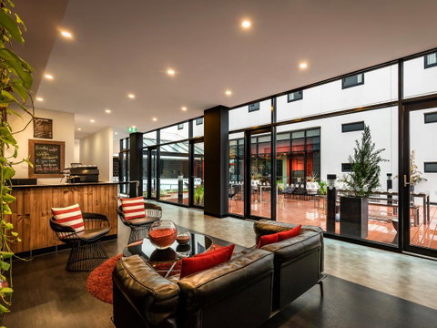 Essence Hotel Carlton - Accommodation Gold Coast 1
