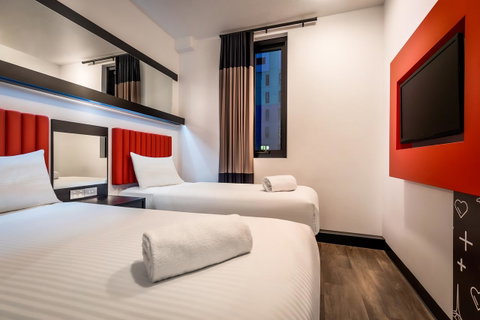 Essence Hotel Carlton - Accommodation Gold Coast 12