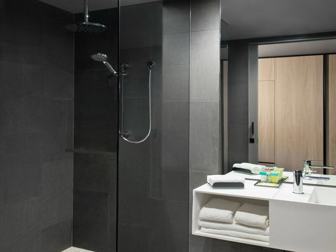 Vibe Hotel Melbourne Docklands - Accommodation Gold Coast 16