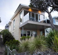 Battery Cove Beach Front Apartment - Gold Coast 4U