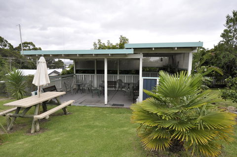 Ballymena Holiday Units - Gold Coast 4U 1
