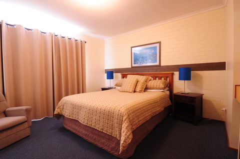 Ballymena Holiday Units - Gold Coast 4U 0