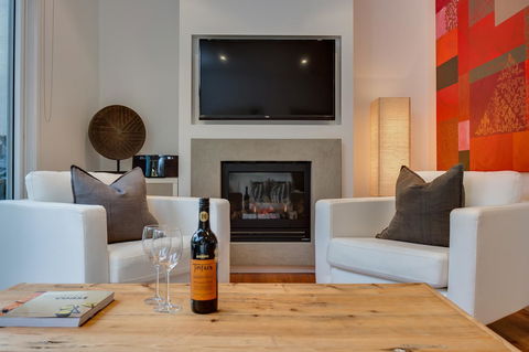 Capella Villa No. 4 - Stunning Luxury Decor Inside And Out - Accommodation Gold Coast 2