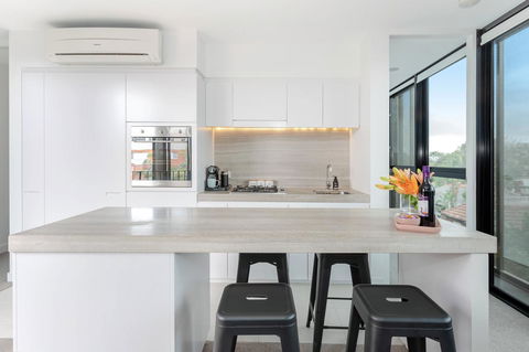 Modern Apartment In The Heart Of St Kilda - Gold Coast 4U 0