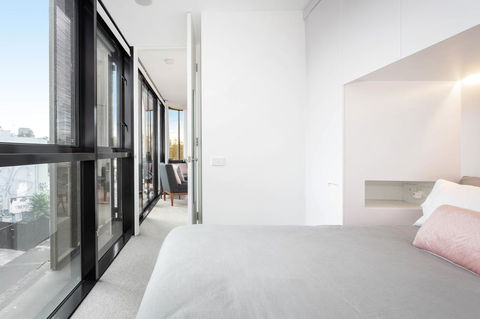 Modern Apartment In The Heart Of St Kilda - Gold Coast 4U 10