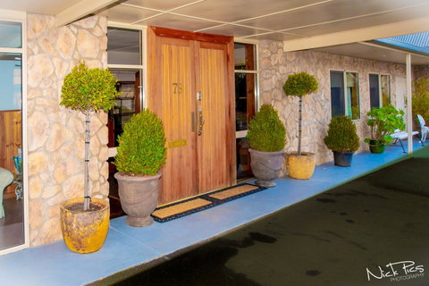 Amara Springs Guest House - Accommodation Gold Coast 8