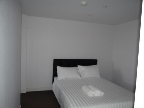 Amazing Accommodations : South Yarra - 1 Gold Coast 7