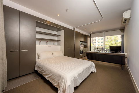 Amazing Accommodations : South Yarra - 1 Gold Coast 18