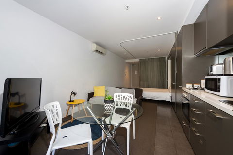 Amazing Accommodations : South Yarra - 1 Gold Coast 16