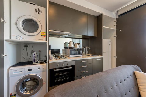 Amazing Accommodations : South Yarra - 1 Gold Coast 22