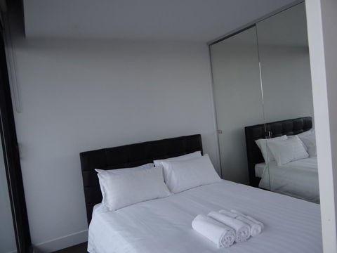 Amazing Accommodations : South Yarra - 1 Gold Coast 10