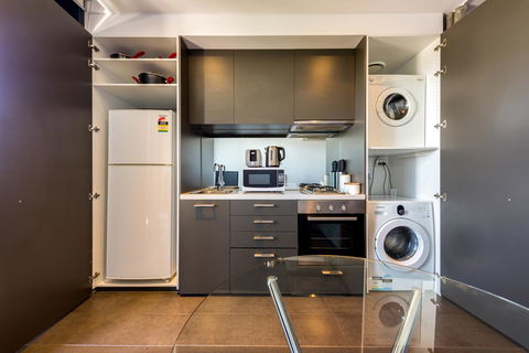 Amazing Accommodations : South Yarra - 1 Gold Coast 31