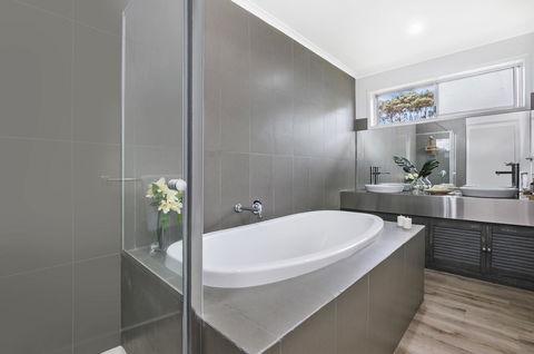 Portland Bay Apartments - Accommodation Gold Coast 8