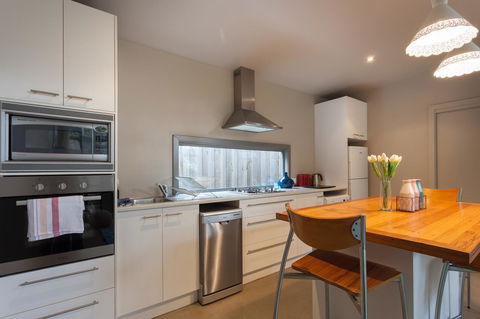 The Love Shack - Romantic Bungalow - Accommodation Gold Coast 5