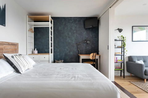BestView St Kilda Spectacular Sunset Hideaway - Boutique Self-contained Luxury Apartment - Gold Coast 4U 3