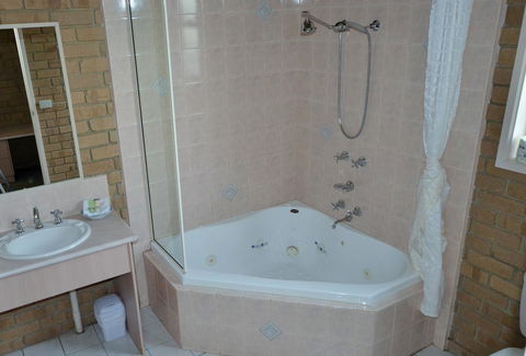 Tropicana Motor Inn - Accommodation Gold Coast 13