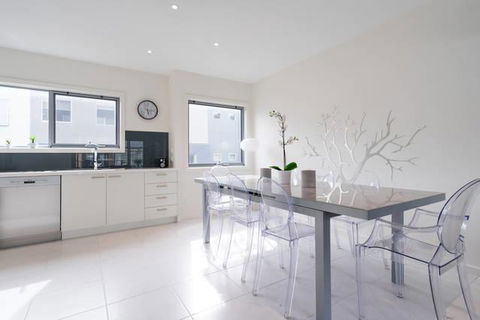 Marina Beach - Accommodation Gold Coast 8
