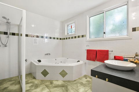 Black Dolphin Beach Penthouse - Accommodation Gold Coast 15