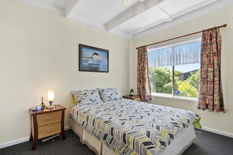 Black Dolphin Beach Penthouse - Accommodation Gold Coast 11