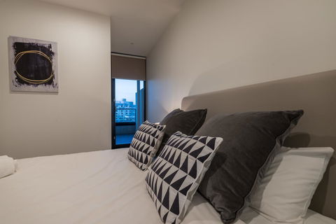 Guest House In Melbourne - Gold Coast 4U 15