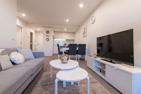 Guest House In Melbourne - Gold Coast 4U 4