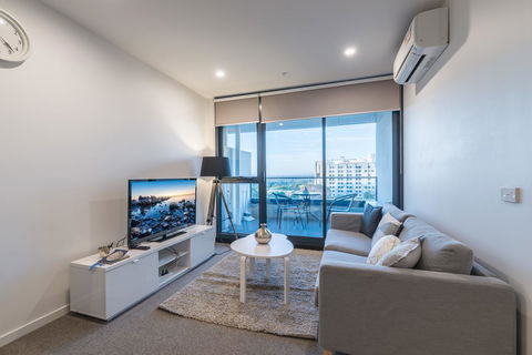 Guest House In Melbourne - Gold Coast 4U 5