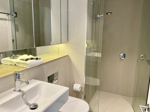 JC Waterfront Apartments On Collins - Accommodation Gold Coast 6