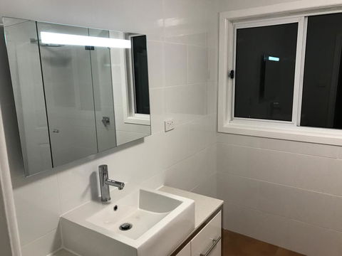 The Hill House - Accommodation Gold Coast 11