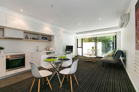 Complete Host Halo Apartments - Gold Coast 4U 5