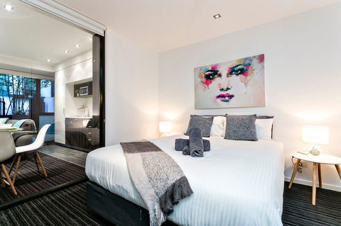 Complete Host Halo Apartments - Gold Coast 4U 2